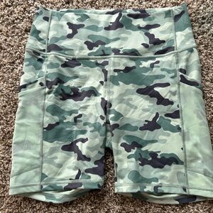 Fabletics camo powerhold mesh pocket short